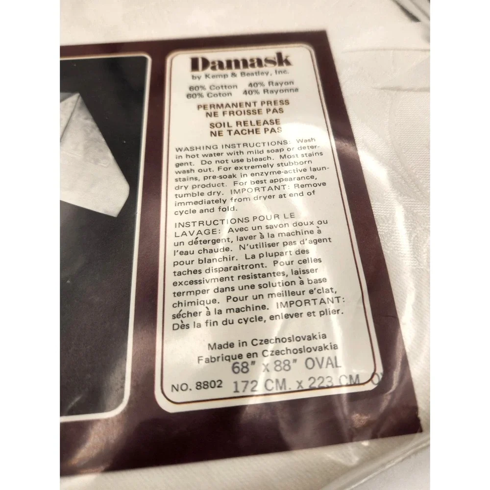 Damask 68 x 88 Oval tablecloth 60% cotton 40% rayon white Vintage New in Package